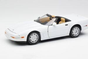 Chevrolet Corvette C4 Kabriolets Balts Maisto 1:18 32830 Metāls