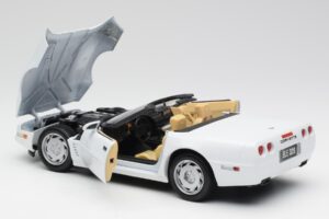 Chevrolet Corvette C4 Kabriolets Balts Maisto 1:18 32830 Metāls — attēls 5 no 8