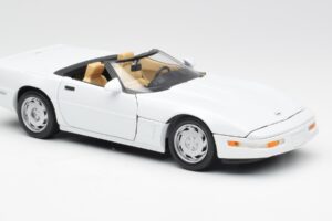 Chevrolet Corvette C4 Kabriolets Balts Maisto 1:18 32830 Metāls — attēls 6 no 8