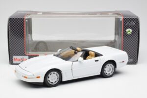 Chevrolet Corvette C4 Kabriolets Balts Maisto 1:18 32830 Metāls — attēls 8 no 8