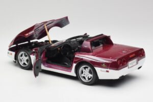 Chevrolet Corvette C4 Indy 500 Pace Car Maisto 1:18 56011 Metāls — attēls 5 no 8