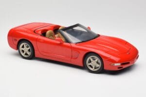 Chevrolet Corvette C5 Kabriolets Sarkans UT Models 1:18 21006 Metāls — attēls 6 no 8