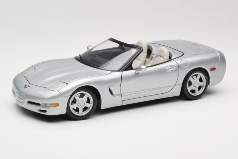 Chevrolet Corvette C5 Kabriolets Sudrabs Maisto 1:18 50317 Metāls