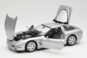 Chevrolet Corvette C5 Sudrabs Bburago 1:18 3056 Metāls — attēls 2 no 8