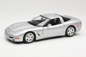 Chevrolet Corvette C5 Sudrabs Bburago 1:18 3056 Metāls