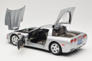 Chevrolet Corvette C5 Sudrabs Bburago 1:18 3056 Metāls — attēls 5 no 8