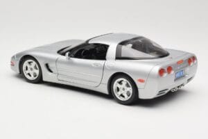 Chevrolet Corvette C5 Sudrabs Bburago 1:18 3056 Metāls — attēls 7 no 8