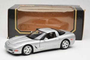 Chevrolet Corvette C5 Sudrabs Bburago 1:18 3056 Metāls — attēls 8 no 8
