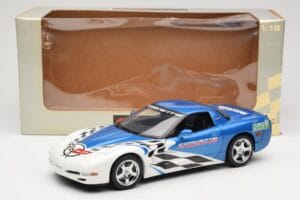 Chevrolet Corvette C5 Pace Car Rolex 24 at Daytona 1999 UT Models 1:18 39944 Metāls — attēls 8 no 8