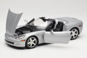 Chevrolet Corvette C6 Kabriolets Sudrabs Hot Wheels 1:18 B6052 Metāls — attēls 2 no 8