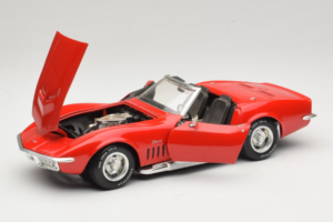 Chevrolet Corvette C3 Kabriolets Sarkans Revell 1:18 8833-P1 Metāls — attēls 2 no 8