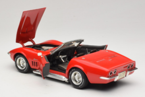 Chevrolet Corvette C3 Kabriolets Sarkans Revell 1:18 8833-P1 Metāls — attēls 5 no 8