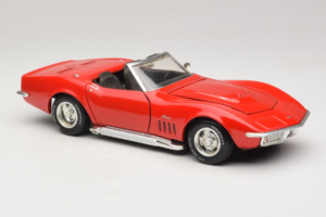 Chevrolet Corvette C3 Kabriolets Sarkans Revell 1:18 8833-P1 Metāls — attēls 6 no 8