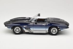 Chevrolet Corvette Mako Shark Tumši Zils UT Models 1:18 21061 Metāls — attēls 4 no 8