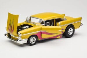 Chevrolet Custom Dzeltens ar Liesmu Hot Wheels 1:18 21356 Metāls — attēls 2 no 8