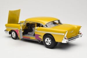 Chevrolet Custom Dzeltens ar Liesmu Hot Wheels 1:18 21356 Metāls — attēls 5 no 8