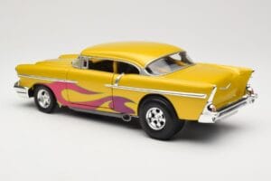 Chevrolet Custom Dzeltens ar Liesmu Hot Wheels 1:18 21356 Metāls — attēls 7 no 8