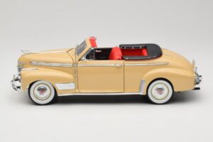Chevrolet Deluxe Kabriolets Bēšs Eagle Collectibles 1:18 3022518 Metāls — attēls 4 no 8