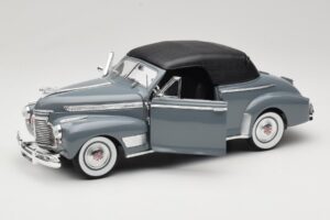 Chevrolet Deluxe Kabriolets Ar Mīksto Jumtu Pelēks Eagles Race 1:18 7497276 Metāls — attēls 2 no 8