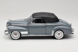 Chevrolet Deluxe Kabriolets Ar Mīksto Jumtu Pelēks Eagles Race 1:18 7497276 Metāls — attēls 4 no 8