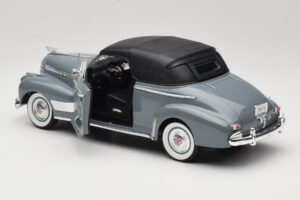 Chevrolet Deluxe Kabriolets Ar Mīksto Jumtu Pelēks Eagles Race 1:18 7497276 Metāls — attēls 5 no 8