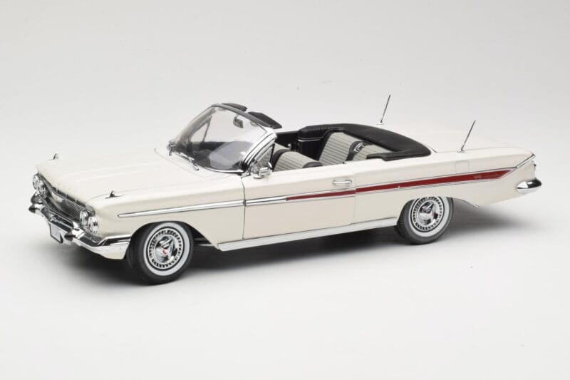 Chevrolet Impala Kabriolets Balts Sun Star 1:18 3405 Metāls