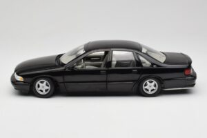 Chevrolet Impala SS Melns UT Models 1:18 21031 Metāls — attēls 4 no 8