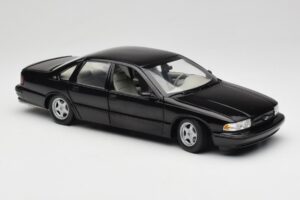 Chevrolet Impala SS Melns UT Models 1:18 21031 Metāls — attēls 6 no 8