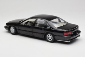 Chevrolet Impala SS Melns UT Models 1:18 21031 Metāls — attēls 7 no 8