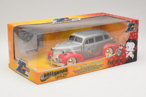 Chevrolet Master Deluxe Dark Silver Metallic Red Jada 1:24 253745012 Metāls — attēls 2 no 3