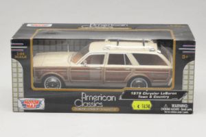 Chrysler LeBaron Town & Country Bēšs Motormax 1:24 MM7331BG Metāls