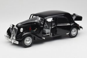 Citroen 15CV 6 Cyl Melns Maisto 1:18 31821 Metāls — attēls 2 no 8