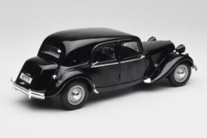 Citroen 15CV 6 Cyl Melns Maisto 1:18 31821 Metāls — attēls 3 no 8