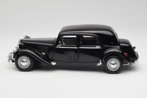 Citroen 15CV 6 Cyl Melns Maisto 1:18 31821 Metāls — attēls 4 no 8