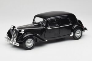 Citroen 15CV 6 Cyl Melns Maisto 1:18 31821 Metāls
