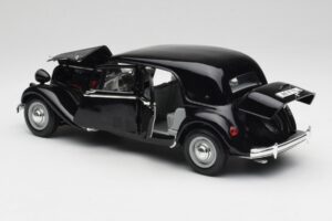Citroen 15CV 6 Cyl Melns Maisto 1:18 31821 Metāls — attēls 5 no 8