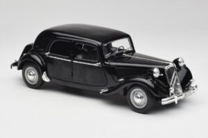 Citroen 15CV 6 Cyl Melns Maisto 1:18 31821 Metāls — attēls 6 no 8