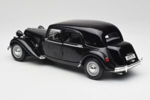 Citroen 15CV 6 Cyl Melns Maisto 1:18 31821 Metāls — attēls 7 no 8