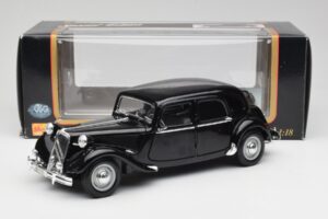 Citroen 15CV 6 Cyl Melns Maisto 1:18 31821 Metāls — attēls 8 no 8