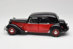 Citroen 15CV 6 Cyl Melns & Sarkans Valmy Maisto 1:18 56009 Metāls — attēls 4 no 8