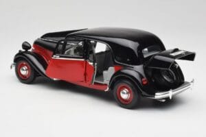 Citroen 15CV 6 Cyl Melns & Sarkans Valmy Maisto 1:18 56009 Metāls — attēls 5 no 8