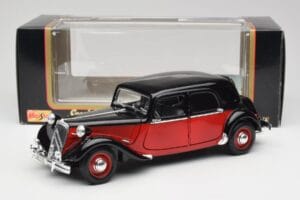 Citroen 15CV 6 Cyl Melns & Sarkans Valmy Maisto 1:18 56009 Metāls — attēls 8 no 8
