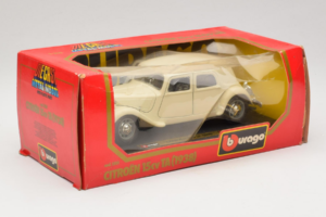 Citroen 15CV Traction Avant Bēšs Bburago 1:24 1501-B1 Metāls — attēls 2 no 3