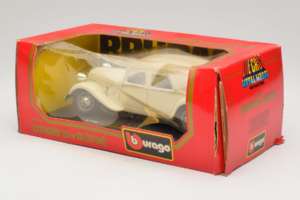 Citroen 15CV Traction Avant Bēšs Bburago 1:24 1501-B1 Metāls — attēls 3 no 3