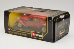 Citroen 15CV TA Sarkans Bburago 1:24 1501 Metāls — attēls 3 no 3