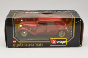 Citroen 15CV TA Sarkans Bburago 1:24 1501 Metāls