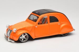 Citroen 2CV Oranžs Maisto 1:18 31321 Metāls