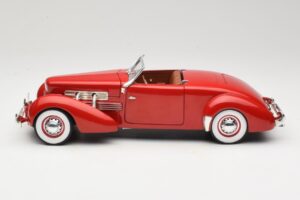 Cord 812 Kabriolets Sarkans American Muscle 1:18 32158 Metāls — attēls 4 no 8