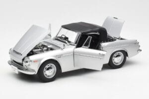 Datsun Fairlady 2000 SR311 Roadster Sudrabs AUTOart 1:18 77432 Metāls — attēls 2 no 8