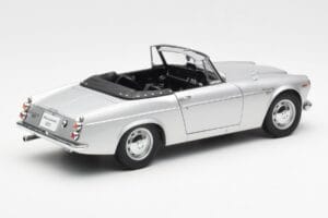 Datsun Fairlady 2000 SR311 Roadster Sudrabs AUTOart 1:18 77432 Metāls — attēls 3 no 8